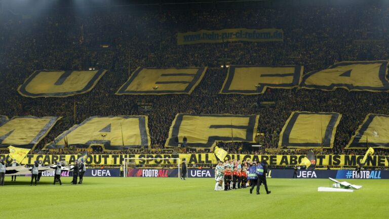 Fanáticos del Borussia Dortmund le envían polémico mensaje a la UEFA