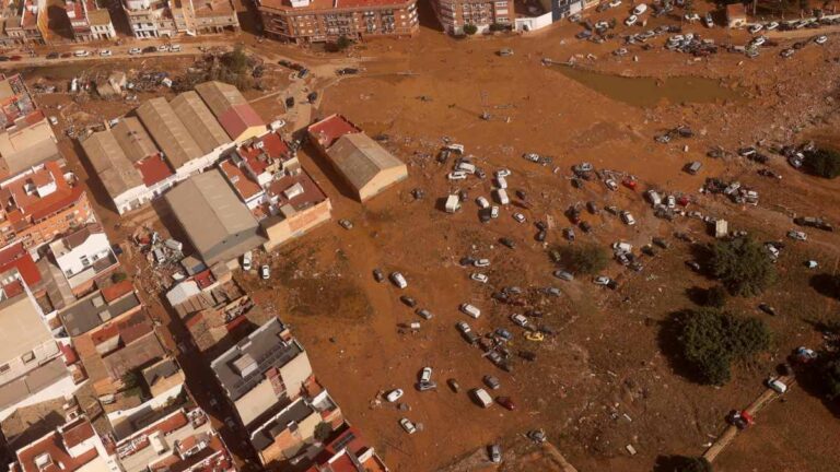 Oficial: El Valencia vs Real Madrid se aplaza por la DANA que causó fuertes inundaciones; otros partidos también se modificarán