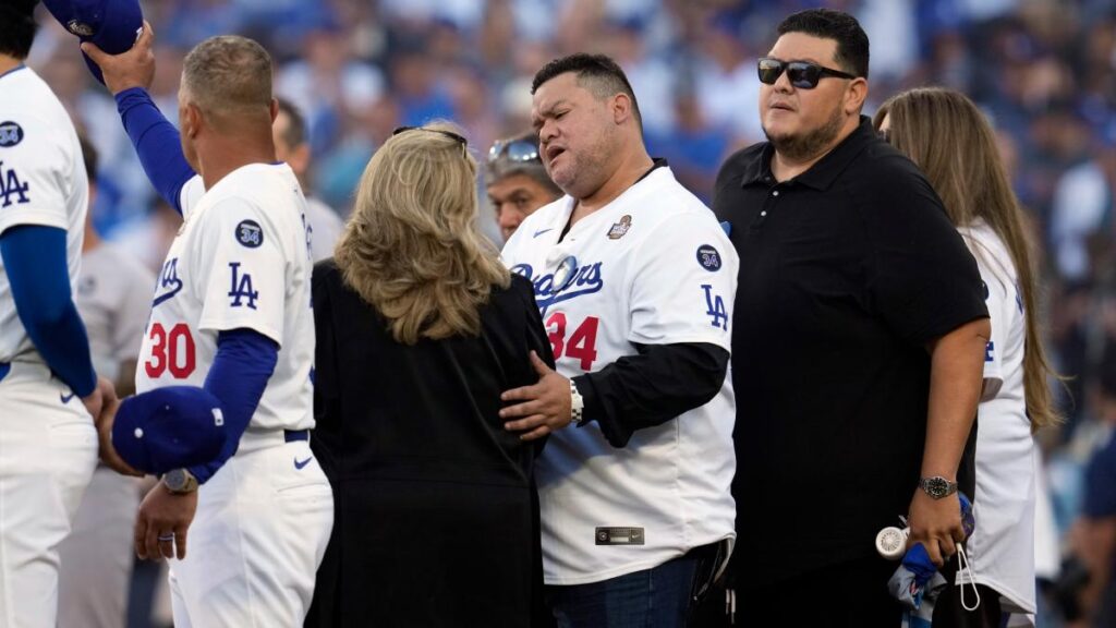 La familia del pitcher mexicano estuvo en Dodger Stadium | AP