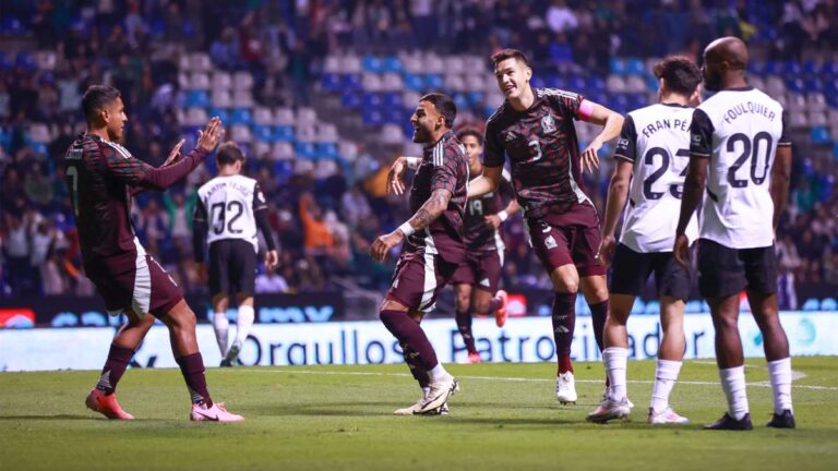 Alexis Vega adelanta a la selección mexicana con un gol de tiro libre ante el Valencia