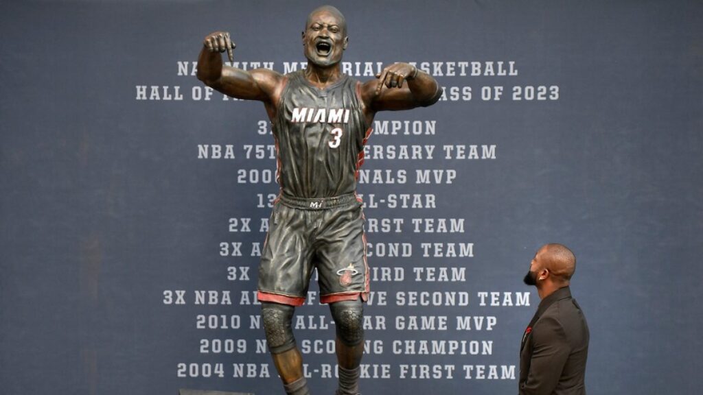 Dwayne Wade fue conmemorado por el Miami Heat con una estatua / AP 