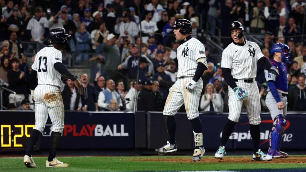 Anthony Volpe en festejo de victoria con los Yankees