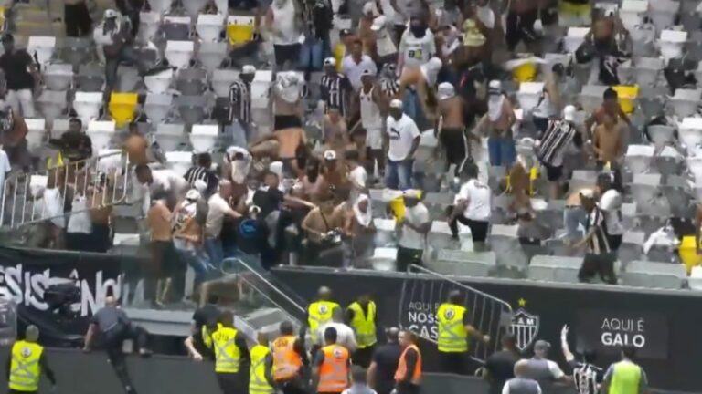 Aficionados de Atlético Mineiro tratan de invadir la cancha tras perder la Copa de Brasil ante Flamengo