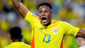 Culpan a Yerry Mina de “agredir a camarógrafo” tras derrota ante Uruguay