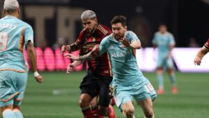 Atlanta United consigue agónico gol y manda a un Juego 3 ante el Inter Miami de Messi en los playoffs de la MLS