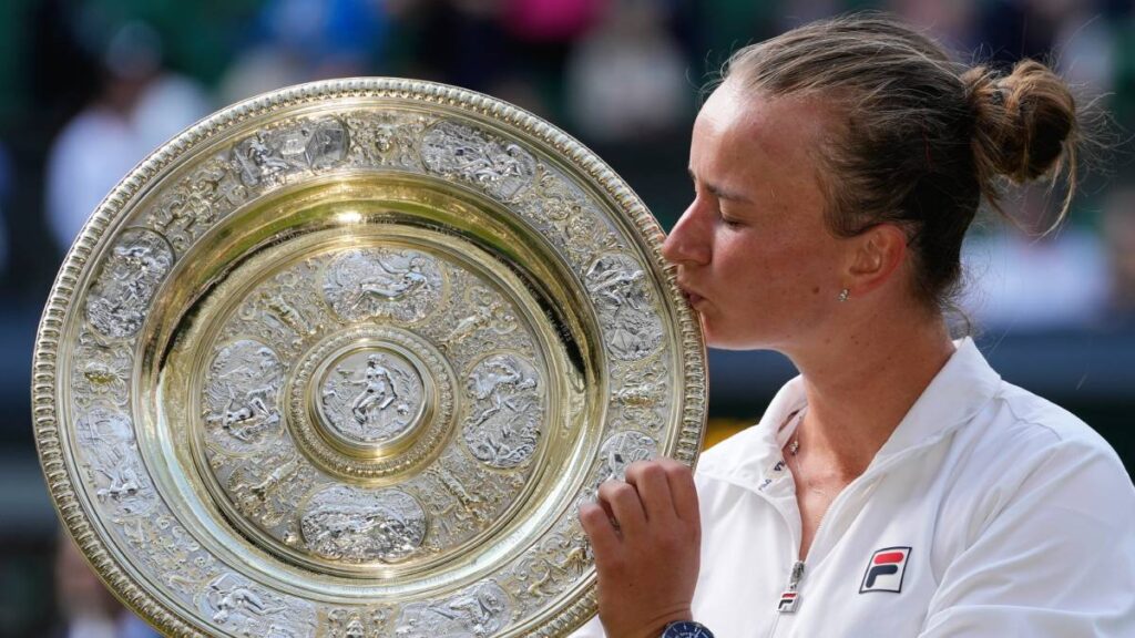 Barbora Krejcikova busca sorprender y meterse a la final. AP