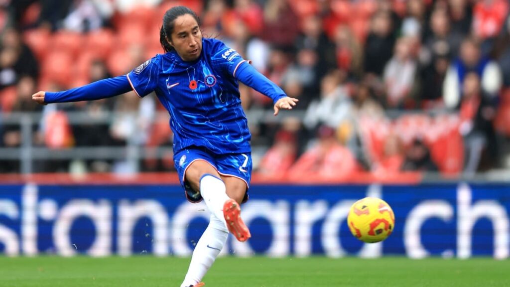 Mayra Ramírez, jugadora del Chelsea | GettyImages - Jess Hornby)