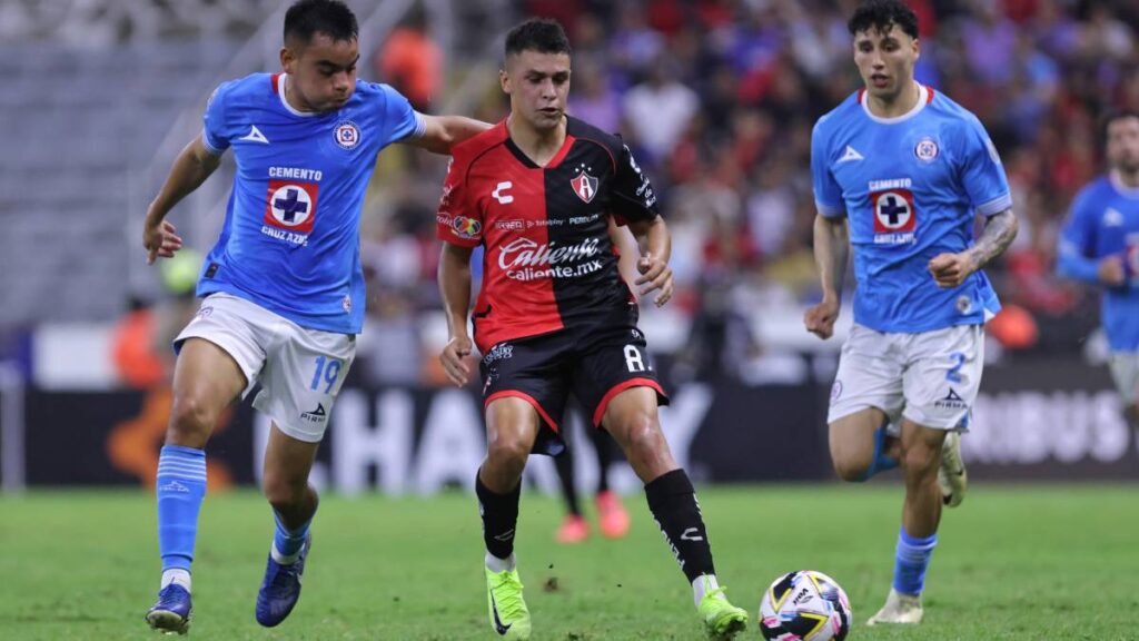 Cruz Azul iguala récord de puntos en torneos cortos pero ve cortada su racha de victorias por el Atlas