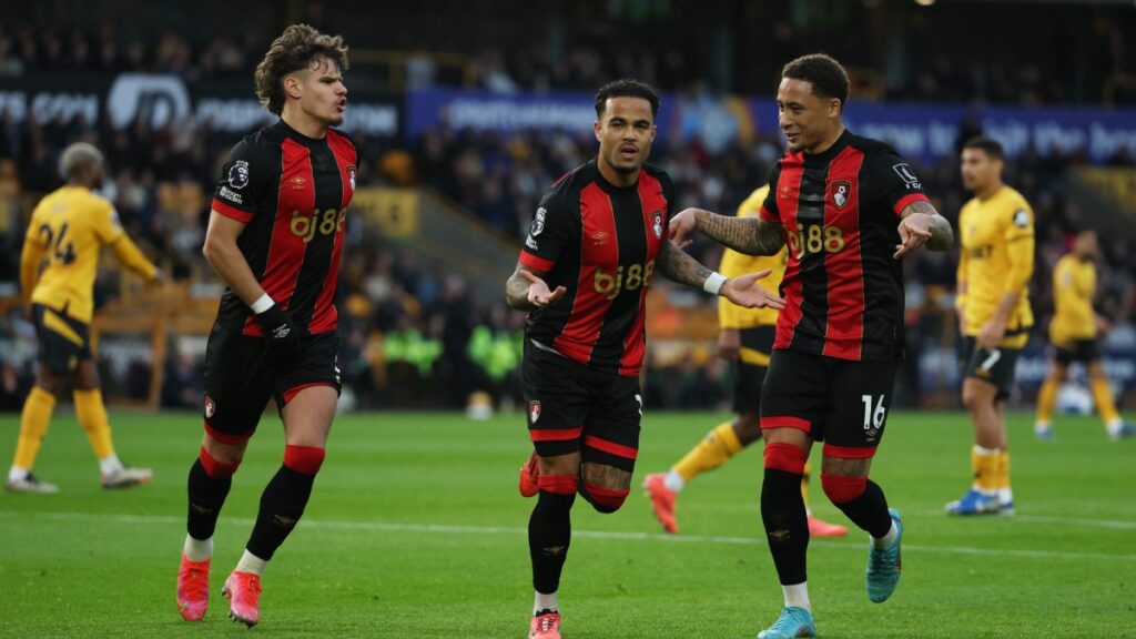 Bournemouth anula a los Wolves con un hat trick de Justin Kluivert