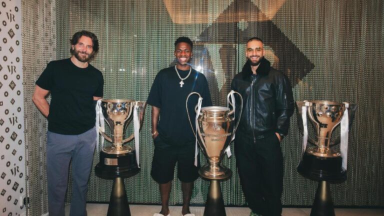 Vinicius convive con Maluma y Bradley Cooper… ¡y les presume los trofeos que ha ganado con el Real Madrid!