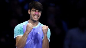 Carlos Alcaraz ‘revive’ y derrota a Casper Ruud en la ATP Finals