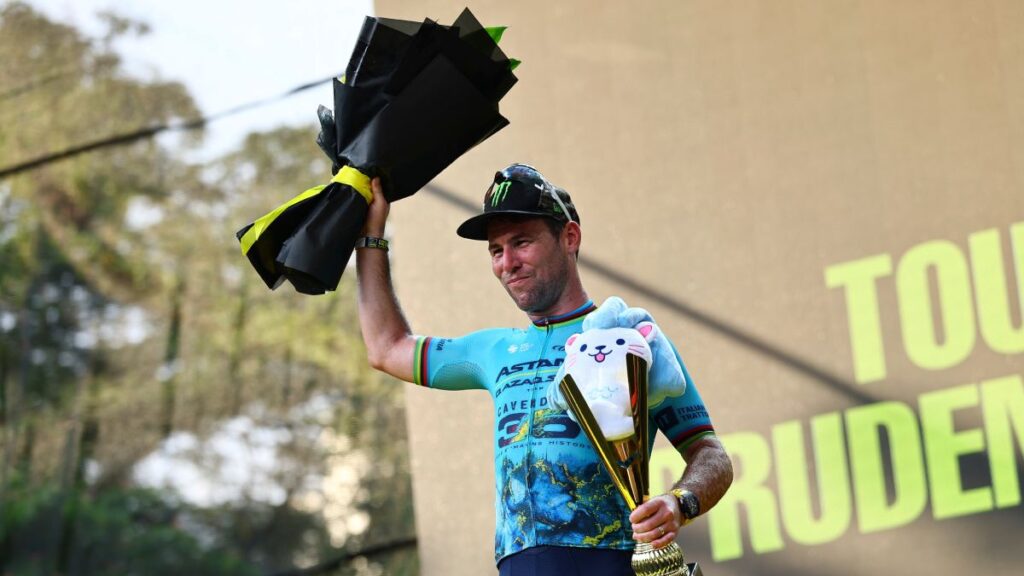 El ciclista Mark Cavendish se retiró de gran manera al ganar el Critérium del Tour de Francia en Singapur.