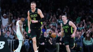 Los Celtics aplastan a los Clippers en el regreso de Kristaps Porzingis