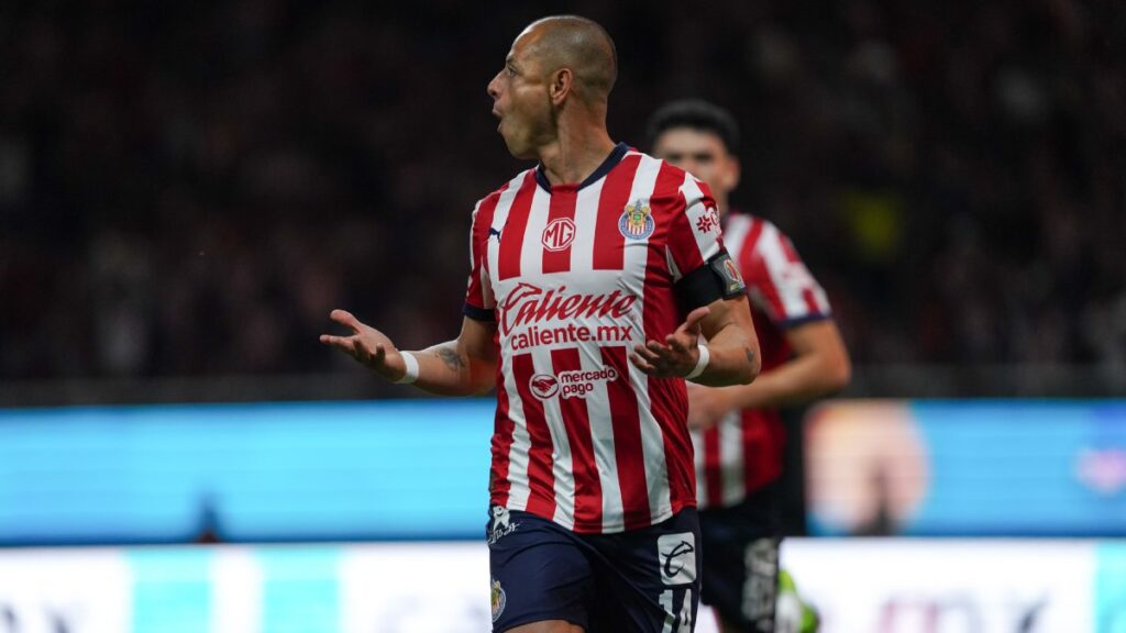 Chicharito y su mensaje a la afición de las Chivas previo al Play In ante Atlas