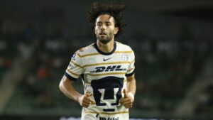 ¿Se va de Pumas? César Huerta quedaría libre en verano tras el vencimiento de su contrato