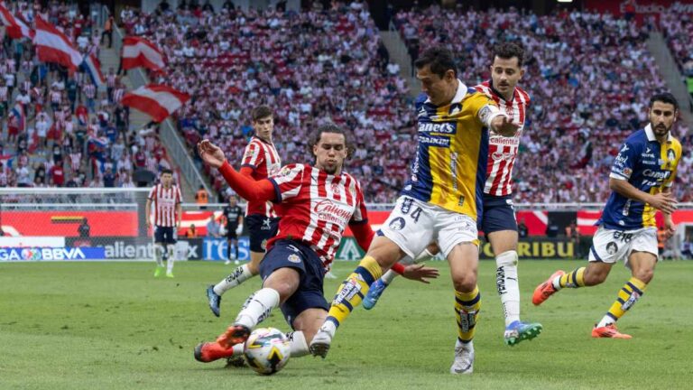 Chivas deja escapar la Liguilla directa tras perder en el último minuto ante San Luis y se conforma con el Play In