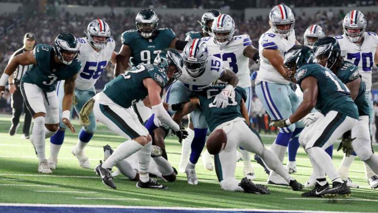 Los Eagles apalean a Cowboys a domicilio y agudizan su crisis