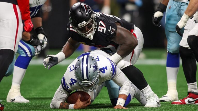 Dallas suma su tercera derrota consecutiva; Dak Prescott abandona el partido ante los Falcons con lesión