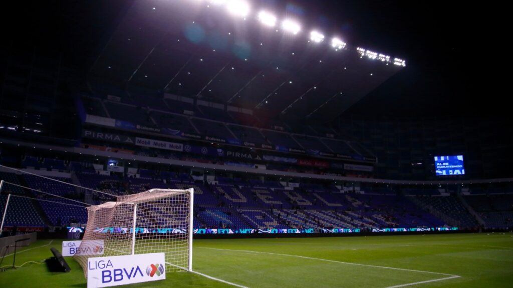 Estadio Cuauhtémoc previo a un partido de la Liga MX