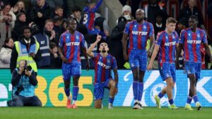 Daniel Muñoz y un cabezazo certero para el empate de Crystal Palace ante Newcastle