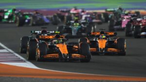 ¡Se adelanta la Navidad! Norris ‘regala’ la victoria a Piastri en la Sprint Race del GP Qatar; Checo Pérez termina último