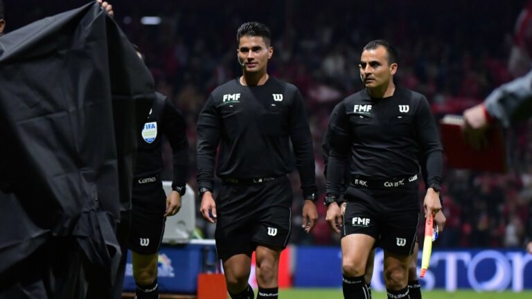 Árbitro del Toluca vs León fue escoltado al finalizar el partido en el Estadio Nemesio Diez