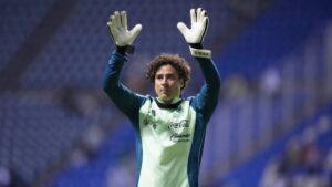 Guillermo Ochoa regresa a la titularidad con la selección mexicana