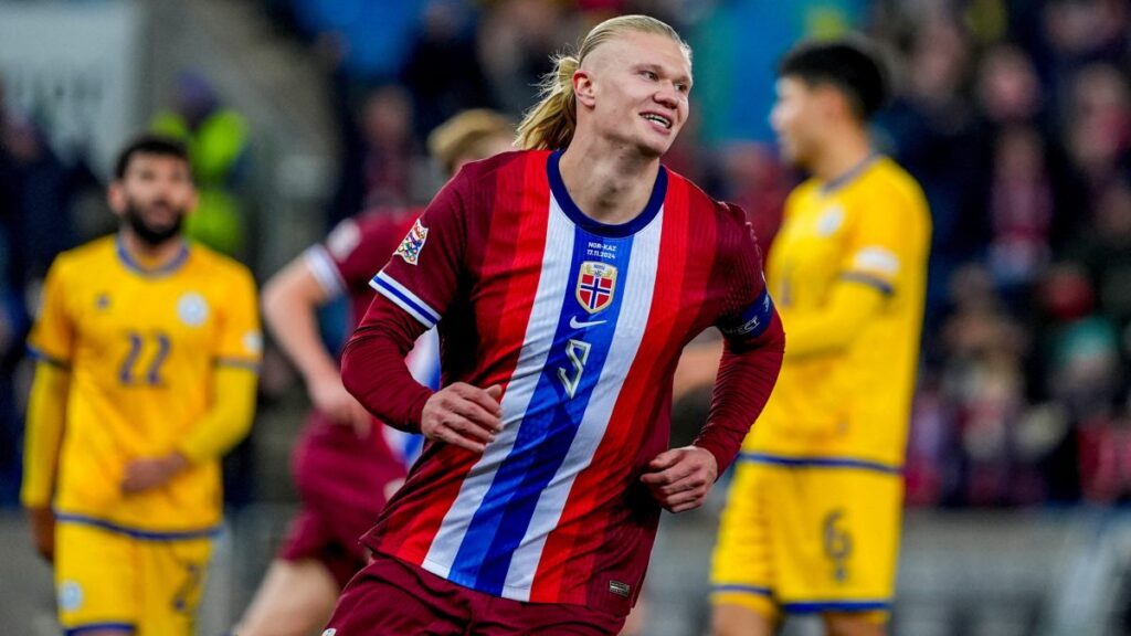 Erling Haaland marcó tres goles para que su selección, Noruega, lograra clasificar a la Liga A de la UEFA Nations League.