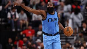 James Harden supera a Ray Allen y es segundo en la lista de triples de la NBA