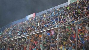 ¡Ambiente hostil en Honduras! Aficionados abuchean el Himno Nacional de México en San Pedro Sula