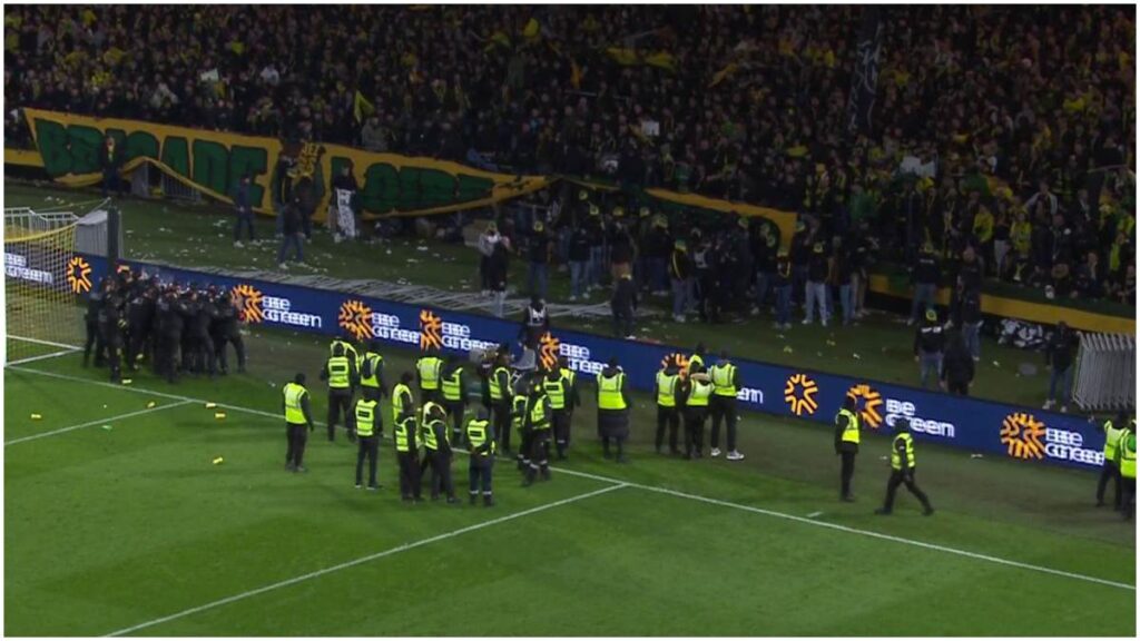 Intentos de invasión de cancha en el Nantes vs Le Havre | Captura de Pantalla