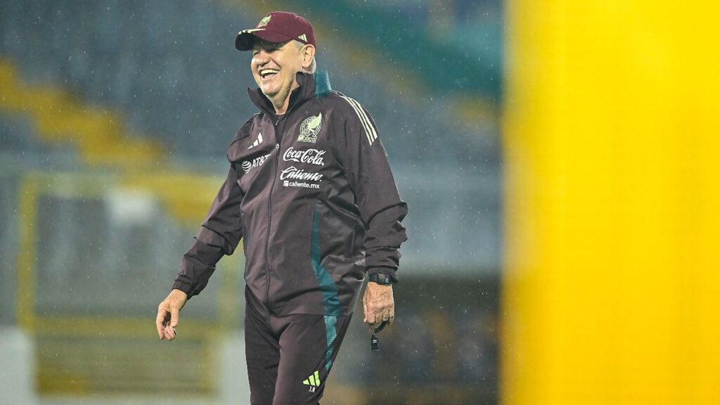 San Pedro Sula, Honduras, 14 de Noviembre de 2024. Javier Aguirre, director técnico durante el entrenamiento de la Selección Nacional de México previo a la ida de los Cuartos de Final de la Liga de Naciones de la CONCACAF 2024-2025 contra la Selección de Honduras, celebrado en el estadio Morazán. Foto: Imago7/ Etzel Espinosa