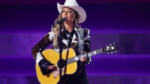 ¿Quién es Lainey Wilson, la artista del medio tiempo del partido de los Dallas Cowboys en Thanksgiving? Edad, premios y canciones recientes