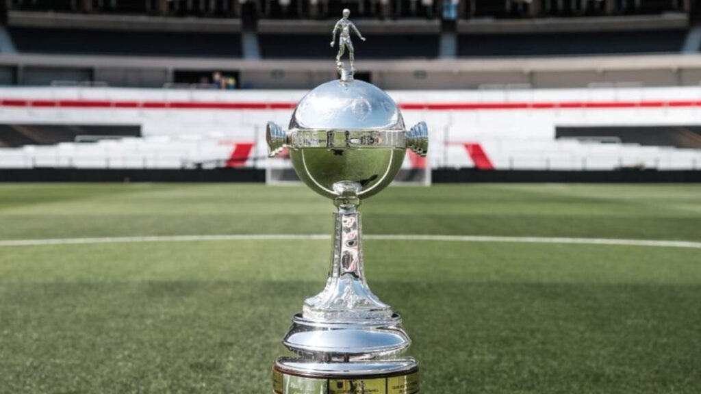 Trofeo de la Copa Libertadores. - @Libertadores.