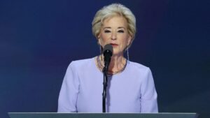 Donald Trump anuncia a Linda McMahon como su secretaria de Educación