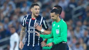 ¡Lucas Ocampos, sí estará ante Pumas! La Comisión Disciplinaria reduce el castigo del jugador de Rayados