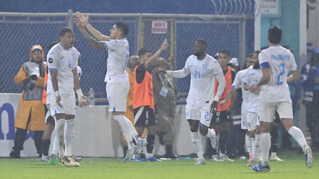 Luis Palma anotó los dos goles de Honduras sobre México en la ida