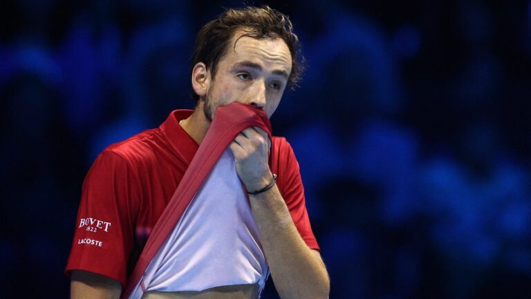 La actitud extraña de Daniil Medvedev en su debut de las ATP Finals ante Taylor Fritz