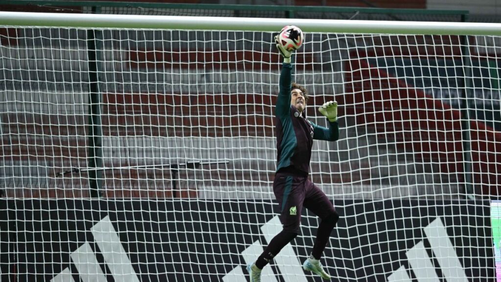 Memo Ochoa recibió fuertes críticas en el partido de ida