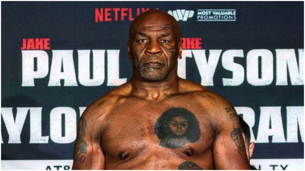 Mike Tyson, en la ceremonia de pesaje para la pelea con Jake Paul | X: @netflix 