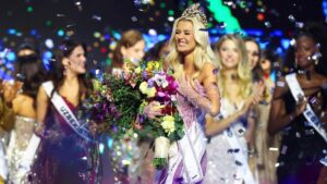 Miss Dinamarca, Victoria Kjær, recibe la corona de Miss Universo en la Ciudad de México