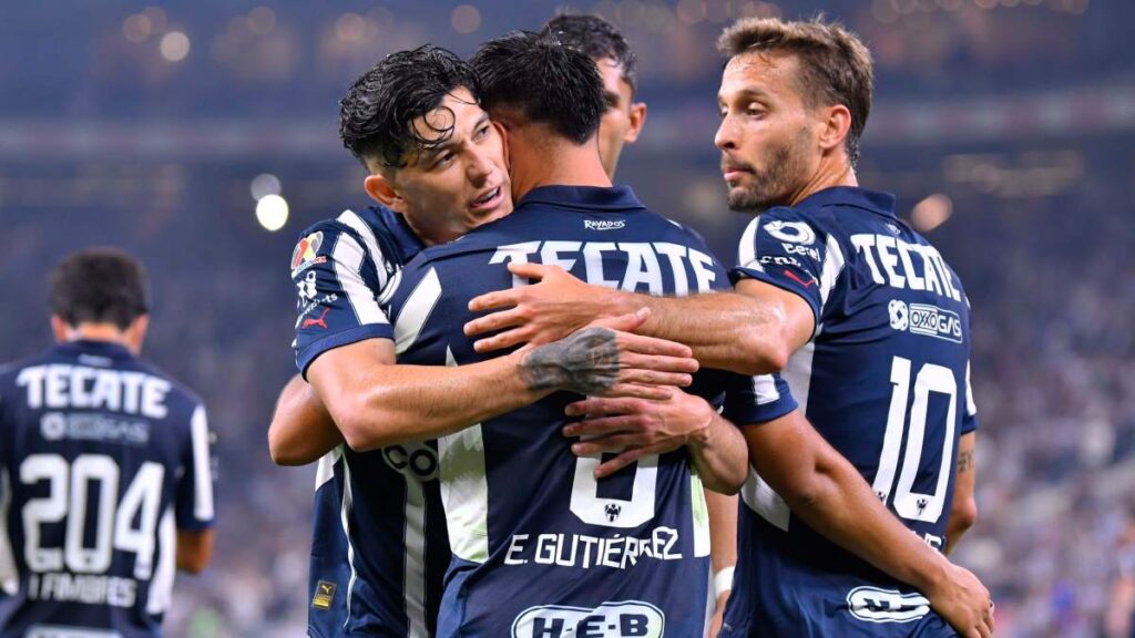 Monterrey derrota a León en un partido con cuatro expulsados y se queda a un gol de cerrar en casa ante Pumas