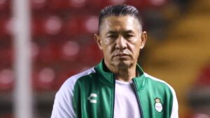 ¡Oficial! Nacho Ambriz deja de ser técnico de Santos Laguna