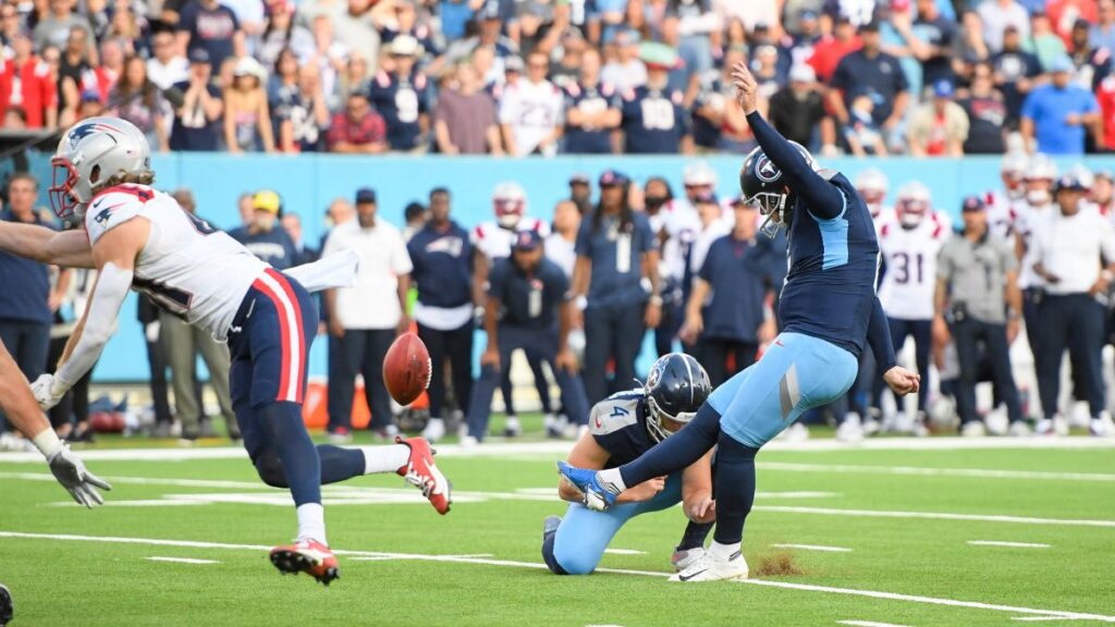 Nick Folk en la jugada de la victoria de los Titans