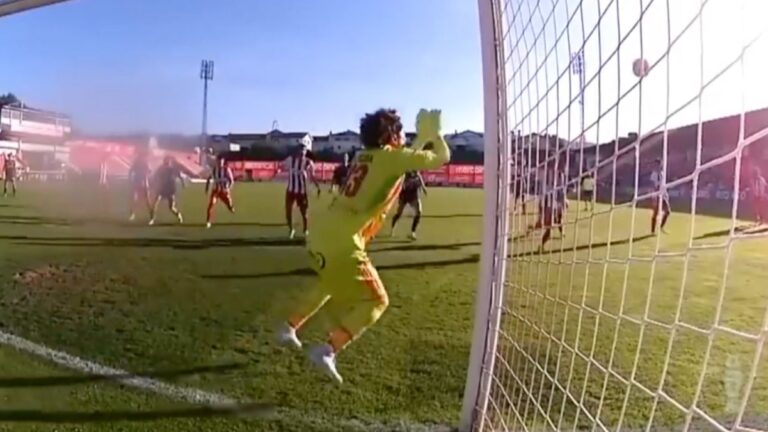 ¡Osote! Memo Ochoa se ‘come’ increíblemente uno de los goles del Famalicão; no podrás creer cómo fue la jugada