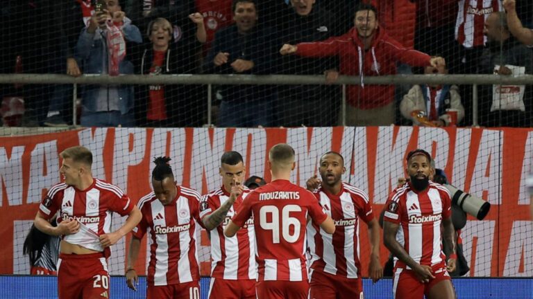 ¡Golazo! El Kaabi del Olympiacos sorprende a Rangers con un disparo de volea… ¡directo al ángulo!