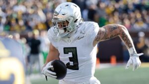 Oregon sigue en la cima del ranking del College Football Playoff con todo y los caóticos resultados del fin de semana