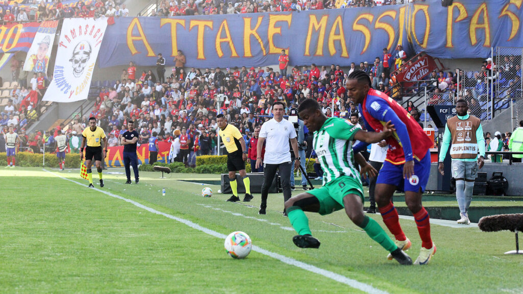 Partido entre Deportivo Pasto y Atlético Nacional. - Vizzor Image.