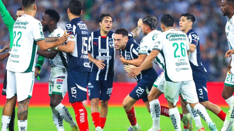 ¡Pierden la cabeza! Caliente final del Monterrey vs León deja a Ocampos y varios jugadores expulsados