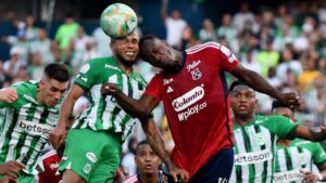 Beso para ambos escudos en el clásico paisa: las claves del empate entre Atlético Nacional e Independiente Medellín